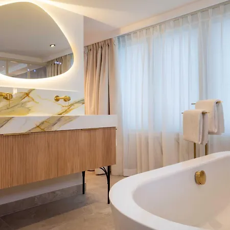 Signature De L'hotel Royal Madeleine Paris